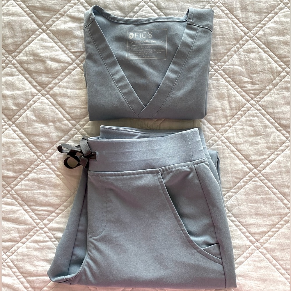 FIGS | Zamora Jogger Skinny Scrub Pants + Catarina One-Pocket Scrub Top | XS